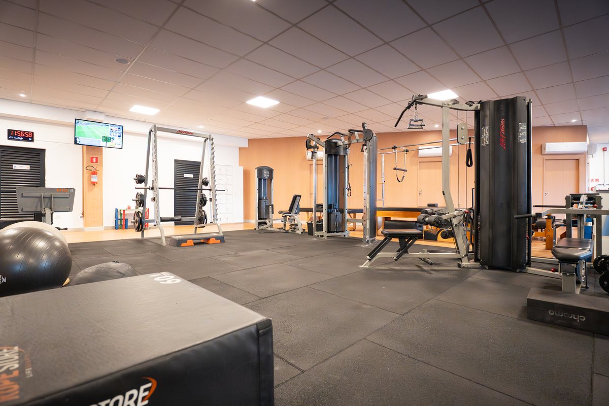 Área de musculação e treino funcional