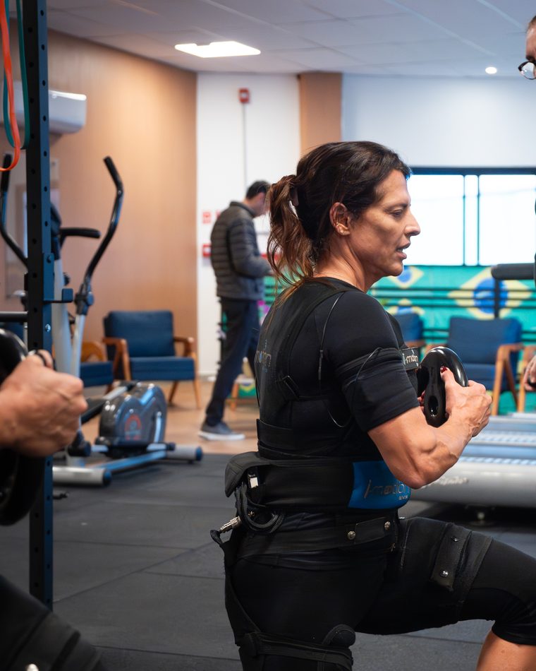 Treino com eletroestimulação e acompanhamento
